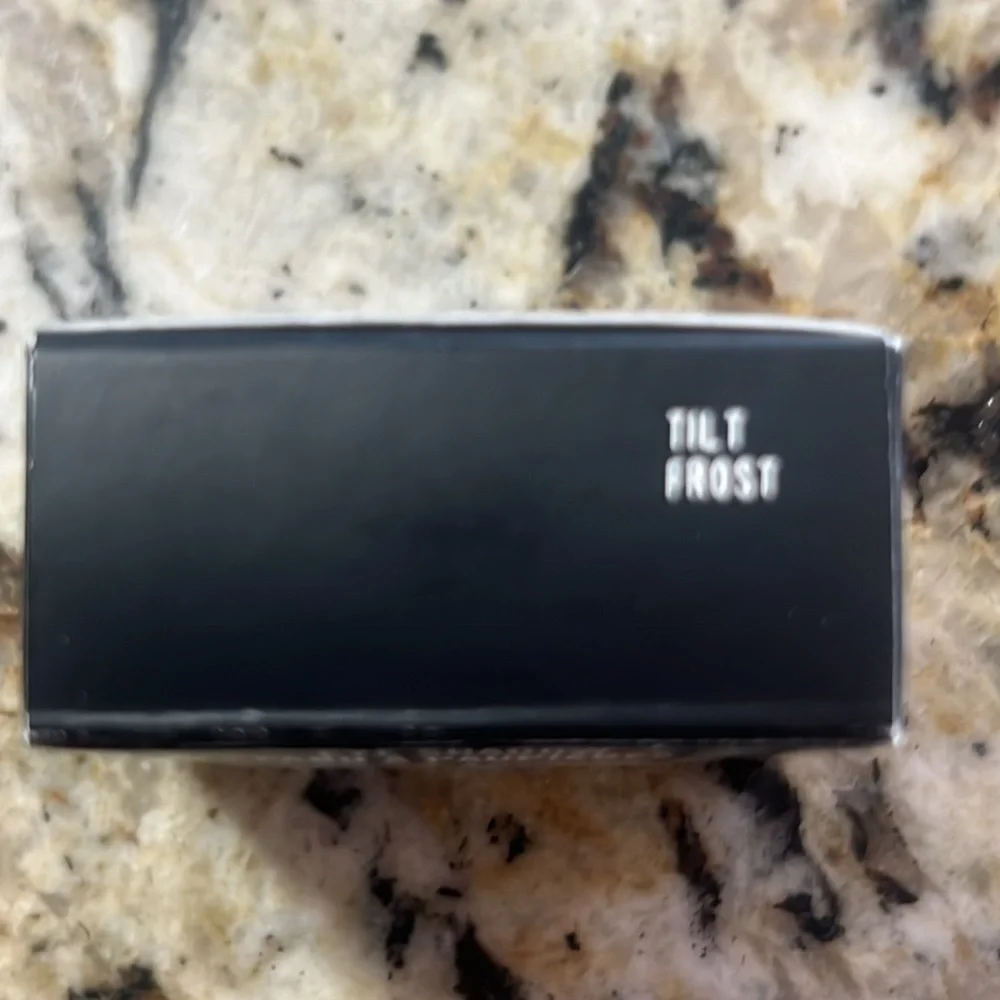 🌙♣️Mac Tilt Frost Eyeshadow